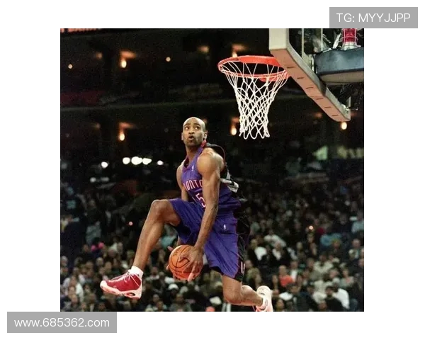 篮网官媒晒文斯卡特场边照传奇人物回归见证篮球历史新篇章